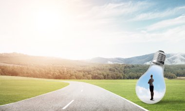 Ampulün içindeki iş kadını