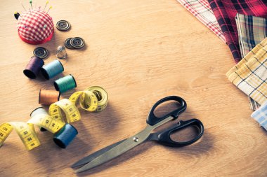 Dikiş takımı masada