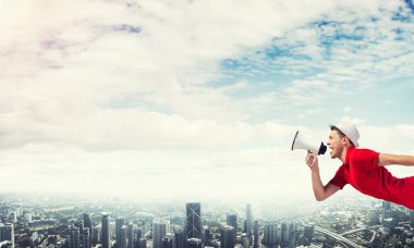 Adam çığlık hoparlör