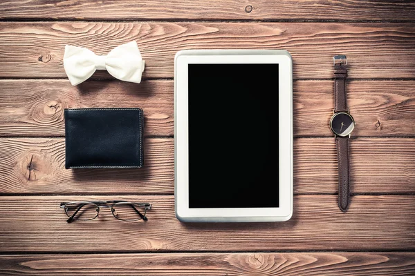 Tablet pc computer wallet eyeglasses — Stock Photo, Image