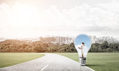 Ampulün içindeki iş kadını