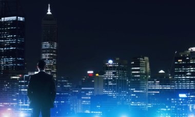 Gece parlayan city ile ilgilenen iş adamı