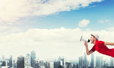 Adam çığlık hoparlör