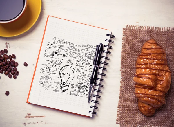 Το σημειωματάριο με σκίτσα ιδέα — Φωτογραφία Αρχείου