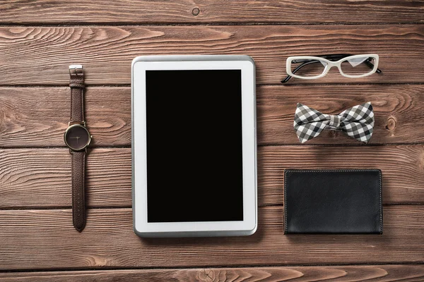 Tablet pc computer wallet eyeglasses — Stock Photo, Image