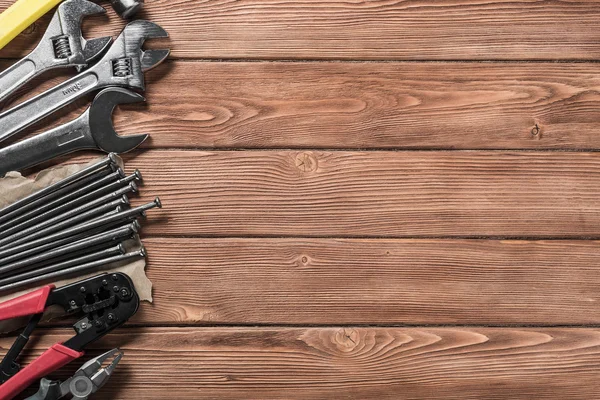 Instrumenten op houten tafel — Stockfoto