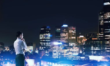 Gece parlayan city ile ilgilenen iş adamı