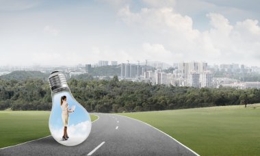 Ampulün içindeki iş kadını