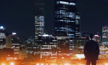Gece parlayan city ile ilgilenen iş adamı