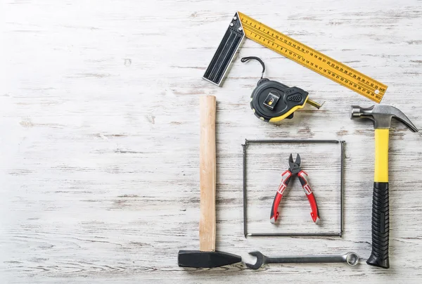 ahşap masa enstrümanlar