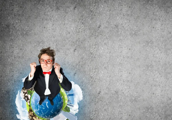 Empresario en el globo terráqueo — Foto de Stock