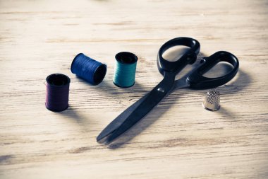 Dikiş takımı masada