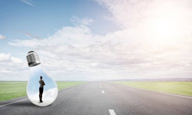 Ampulün içindeki iş kadını