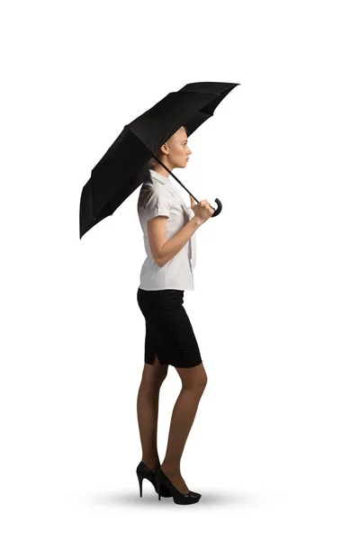 Femme d'affaires tenant parapluie — Photo