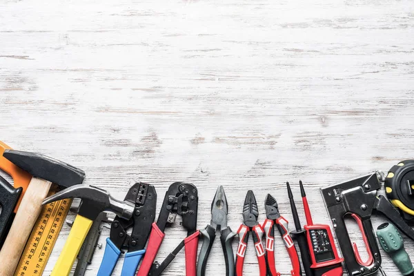 ahşap masa enstrümanlar