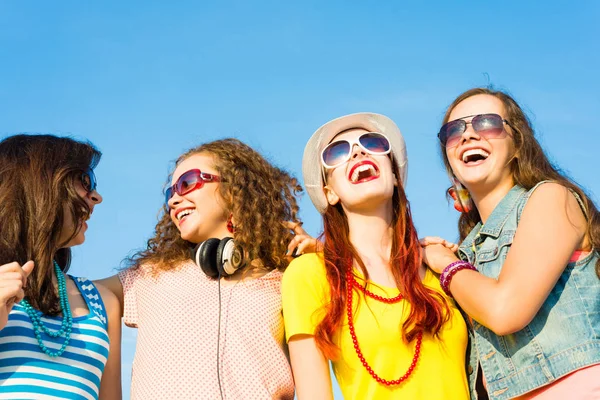 Group of happy young people — Stock Photo, Image