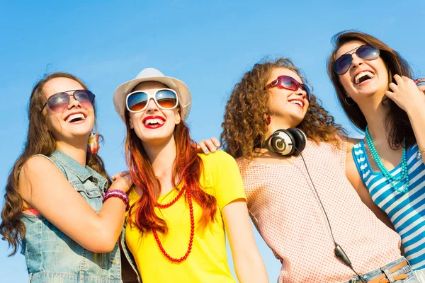 Group of happy young people — Stock Photo, Image