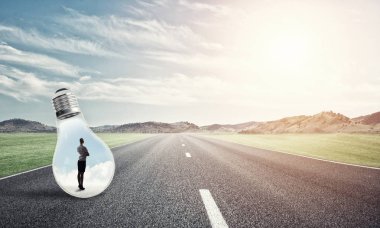 Ampulün içindeki iş kadını