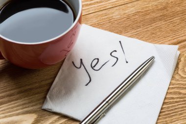 Peçeteye yazılmış romantik mesaj