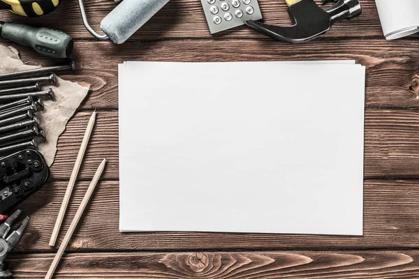 ahşap masa enstrümanlar