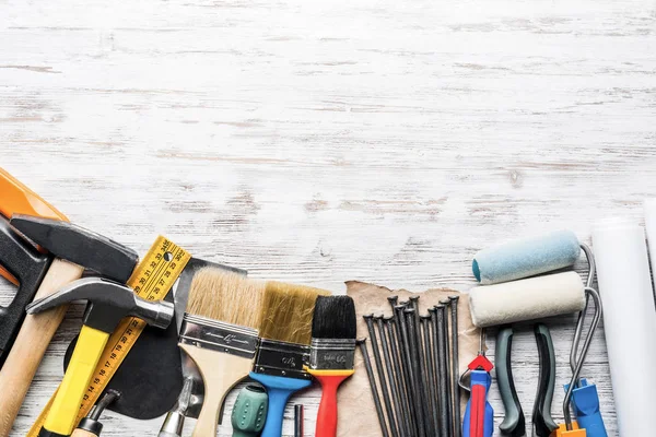 ahşap masa enstrümanlar