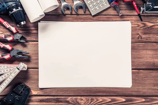 ahşap masa enstrümanlar