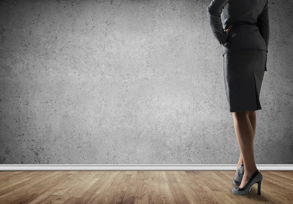 Businesswoman looking at wall — Stock Photo, Image