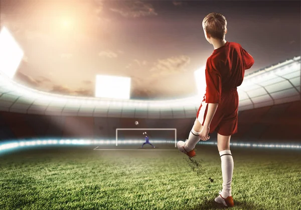 Kid boy fotbollsspelare — Stockfoto