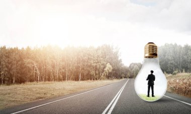 Ampulün içindeki iş adamı