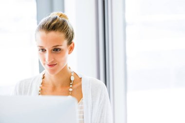 Zarif ofis çalışanı