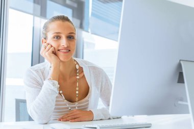 Zarif ofis çalışanı