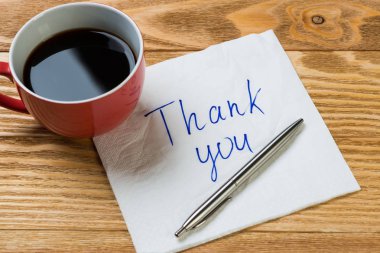 Peçeteye yazılmış romantik mesaj