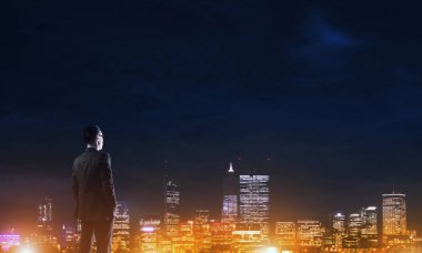 Gece parlayan city ile ilgilenen iş adamı