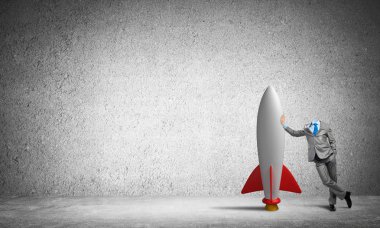 işadamı baş olmadan