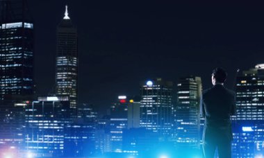 Gece parlayan city ile ilgilenen iş adamı