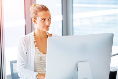 Zarif ofis çalışanı