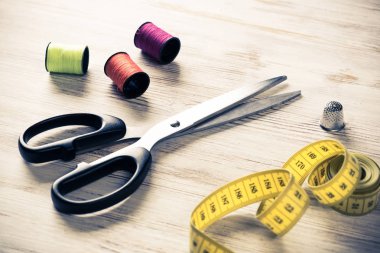 Dikiş takımı masada