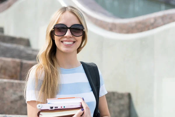 College student met boeken — Stockfoto