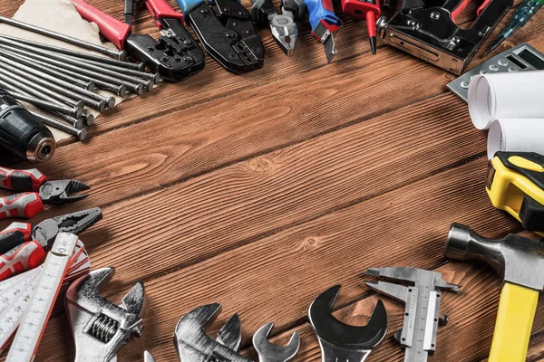 Instrumenten op houten tafel — Stockfoto