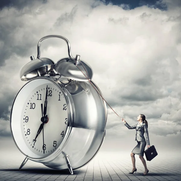 iş kadını holding çalar saat