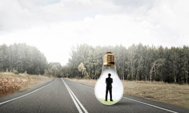 Ampulün içindeki iş adamı