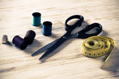 Dikiş takımı masada