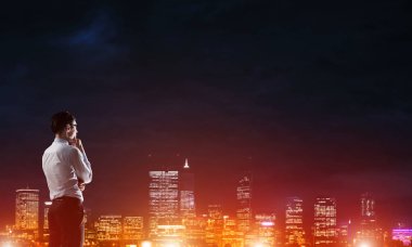Gece parlayan city ile ilgilenen iş adamı