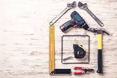 ahşap masa enstrümanlar