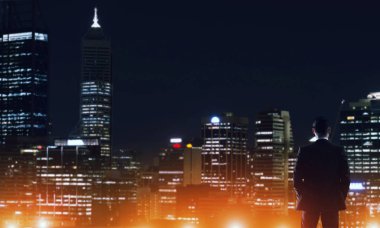 Gece parlayan city ile ilgilenen iş adamı