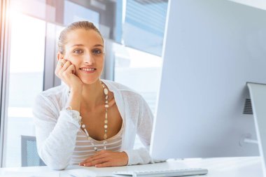 Zarif ofis çalışanı