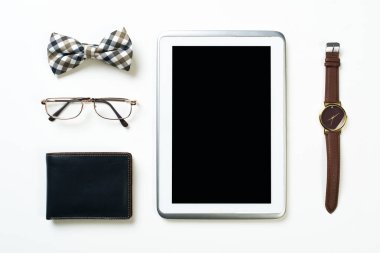 Erkek aksesuarları ve tablet 
