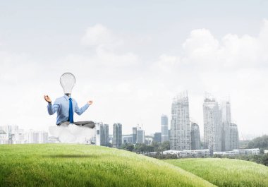 Lotus poz oturan işadamı