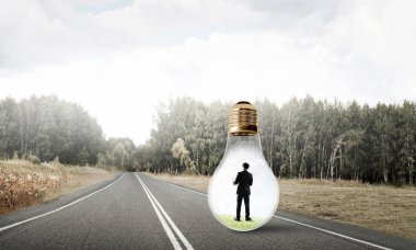 Ampulün içindeki iş adamı