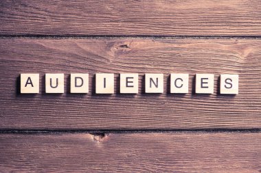 harflerle ahşap öğeleri 